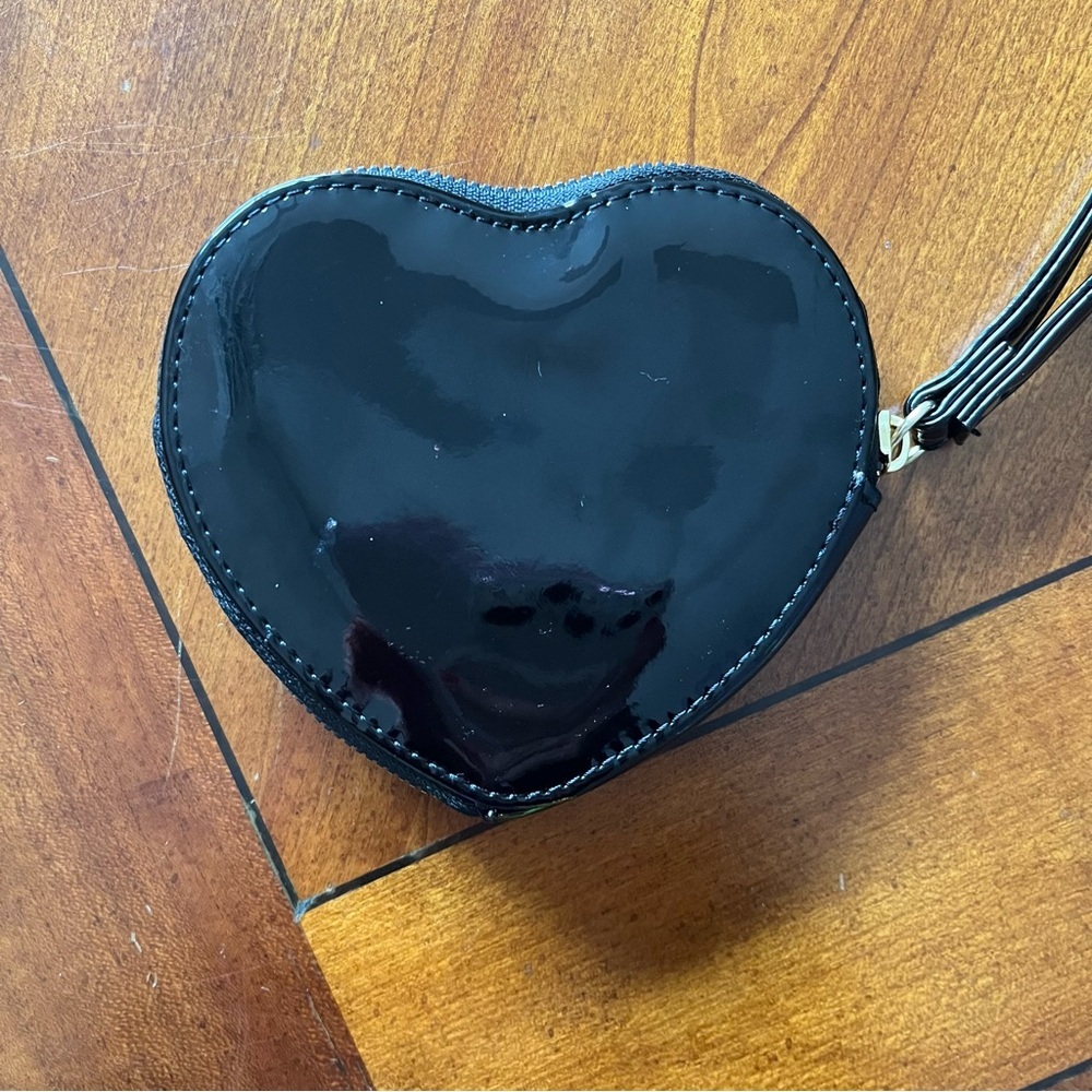 SOLD Juicy Couture Black Heart Shaped Wristlet - Picture 6 of 8